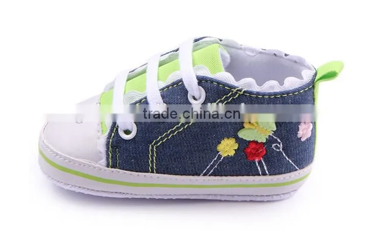 Colorful flower embroidered mori baby girl's prewalker