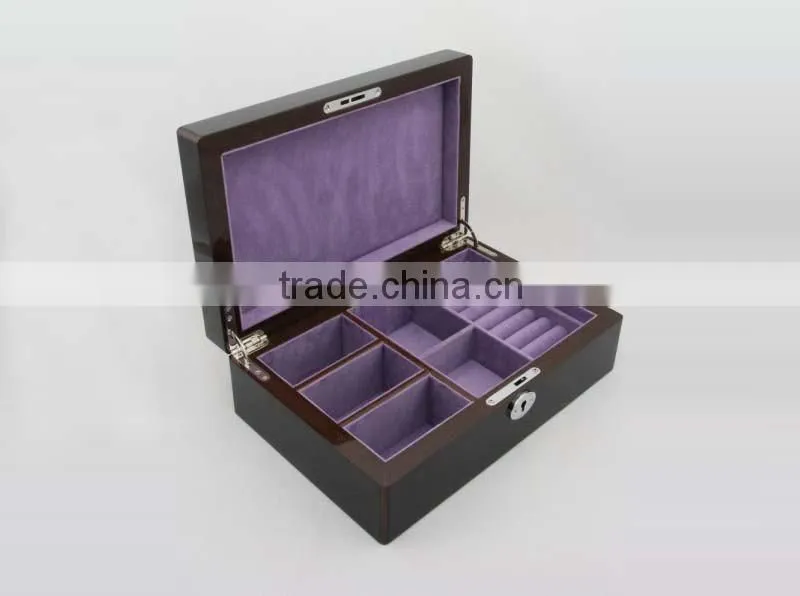Luxury classice wooden jewelry box with key lock