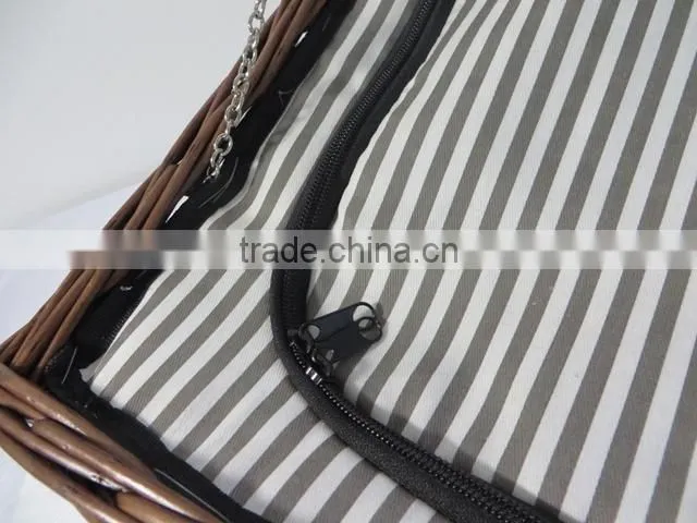 Wholesale handwoven 4 persons wicker picnic basket insulated