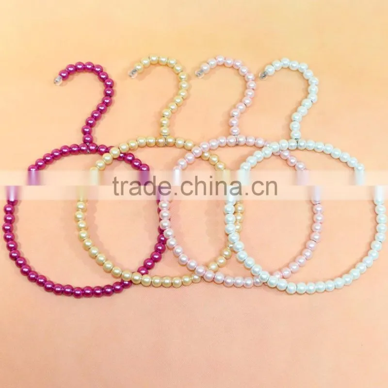 Durable cute fashion round pearl hanger