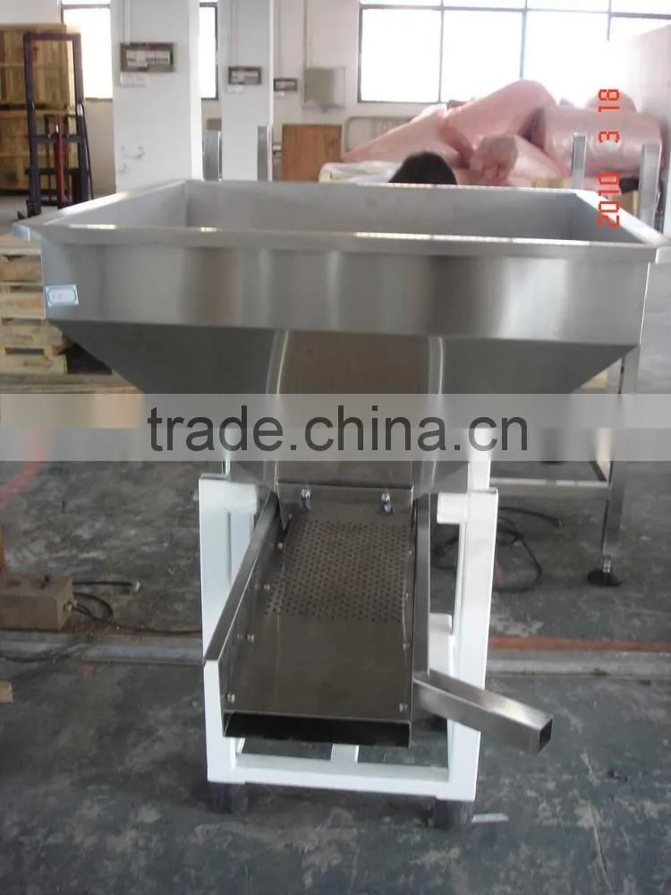 Vibrating magnetic feeder