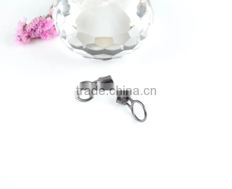 factory price custom design metal zipper puller for garment