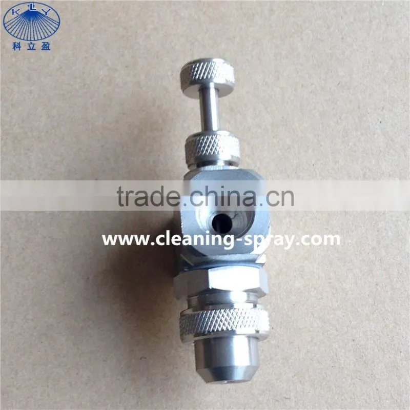 Round spray adjustable air atomizing nozzle