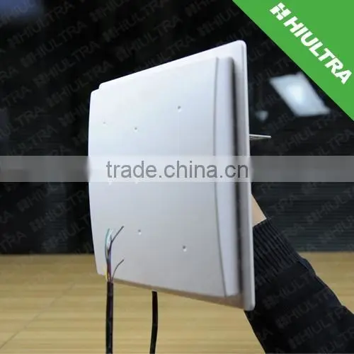Middle range UHF Reader for parking or vehicle tracking