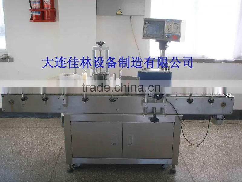 Automatic top labeling machine