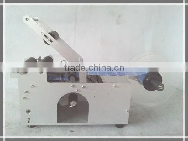 New design Semi-Automatic round bottle labeling machine