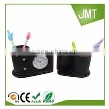 2016 Delicate design leather table clock