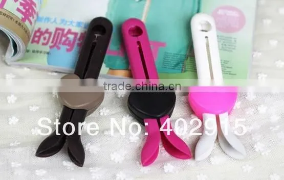 Supply creative Portable heart-shaped boots clip