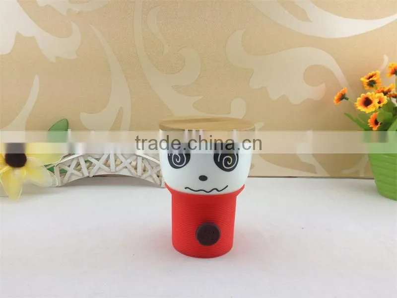 Porcelain coffee cup with wood lid