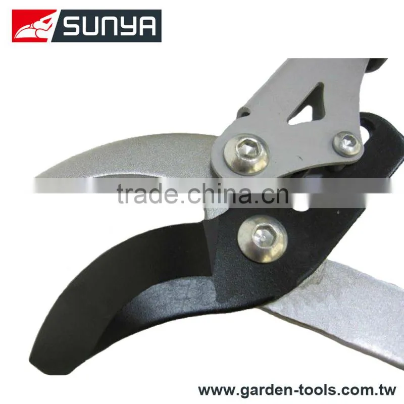 Steel rollering tree trimming lopper