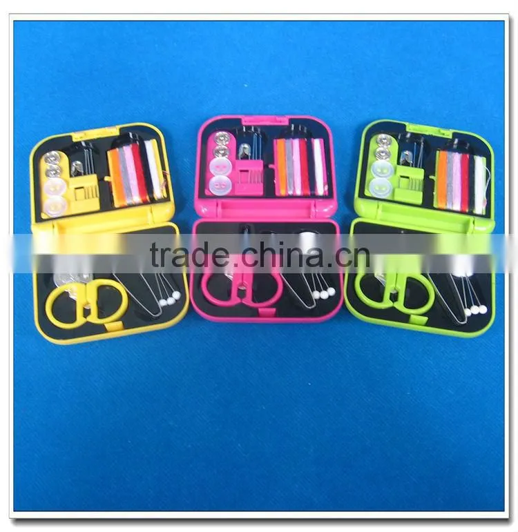 Hot sells plastic travel sewing kit