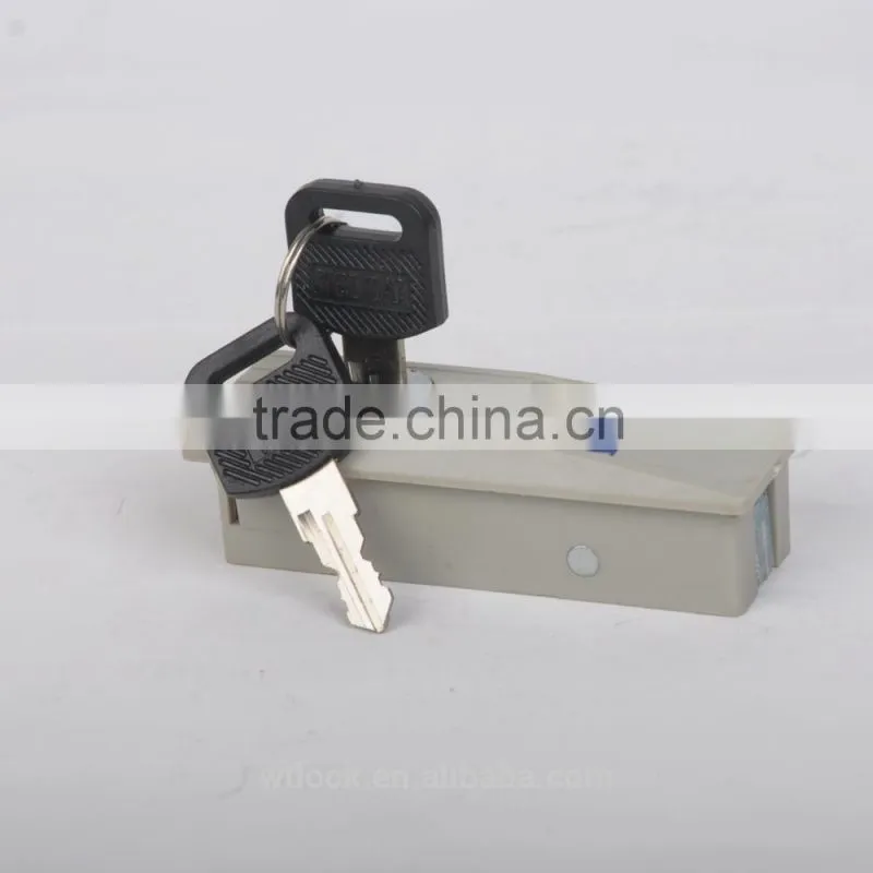 Disc patent sliding door lock