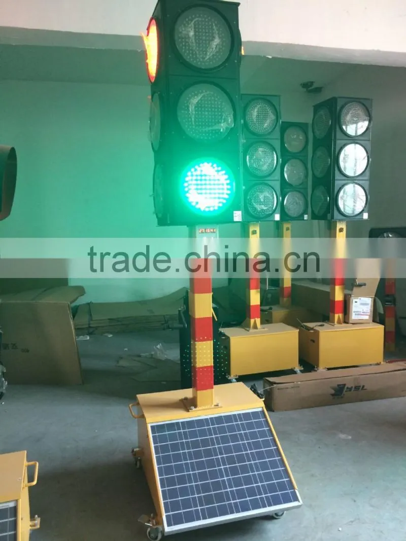 Solar mobile LED traffic light
