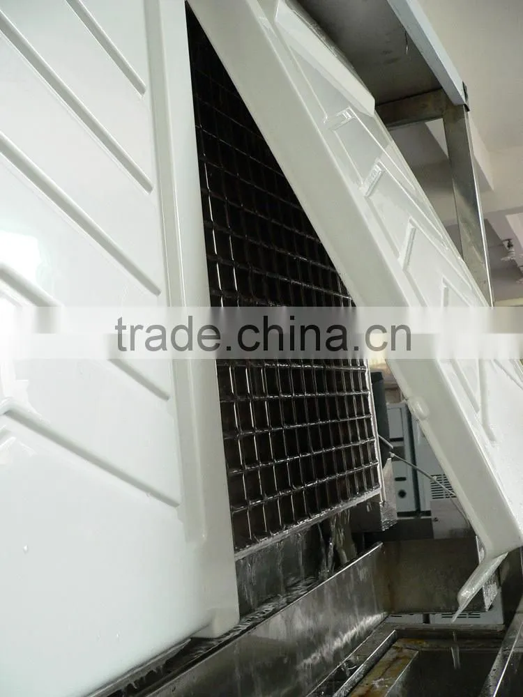 ice maker machine produces ice cube 25 by 25 mm