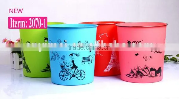 Eiffel tower pattern dustbin