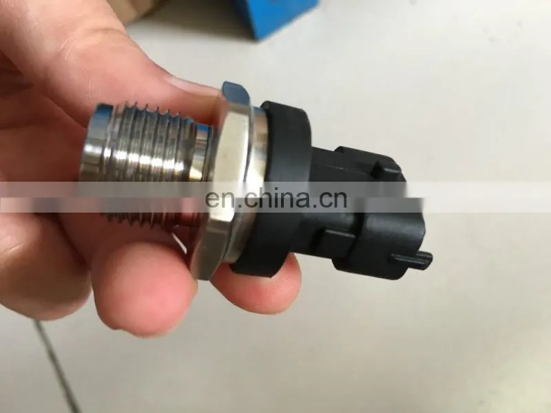 0281006425 Diesel fuel common rail pressure sensor