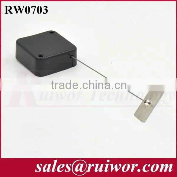 Square locating open show retractor with short metal plate end fitting
