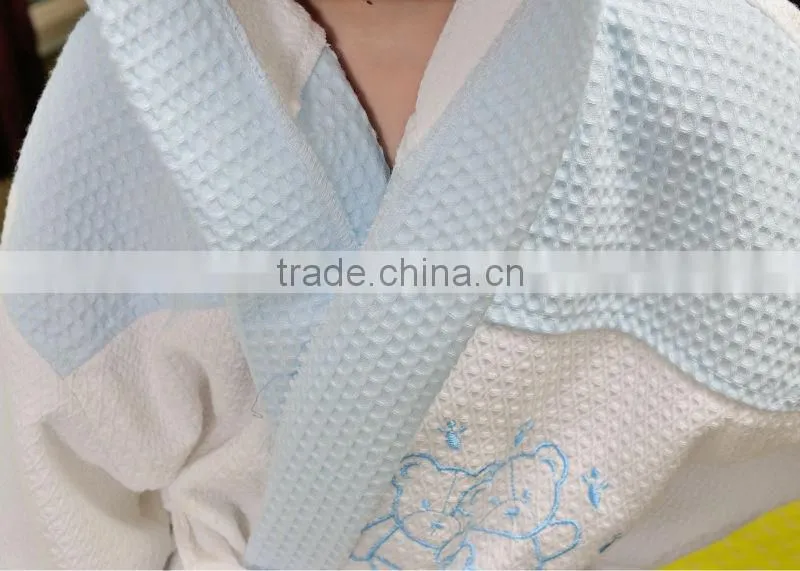Fashion blue patterned cotton waffle boys bathrobe with embroidery