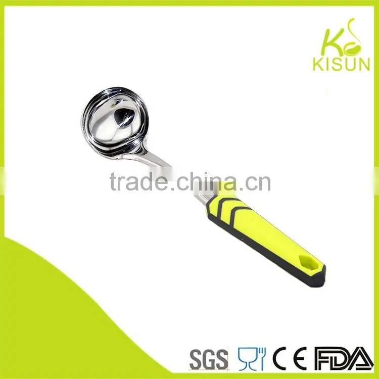 2016 canton fair kitchen utensils display stainless steel soup ladle with new corn handle