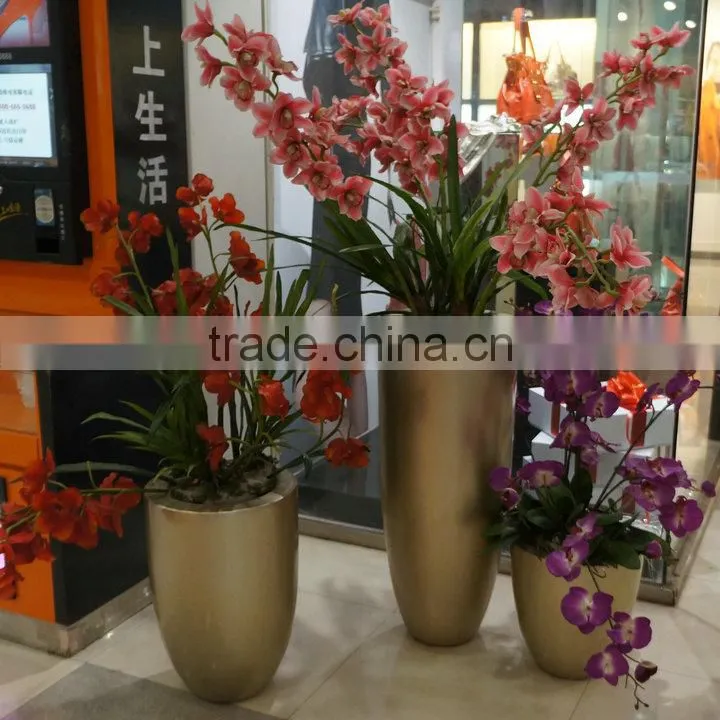 Giant round modern planter
