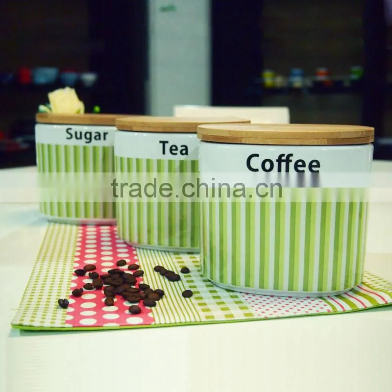 S/3 Oval canister with wood lid