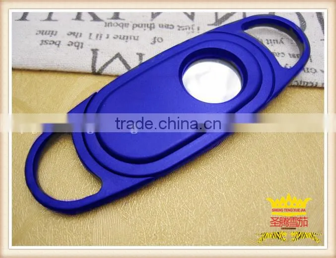 Plastic double blade cigar cutter with a 54 ring gauge