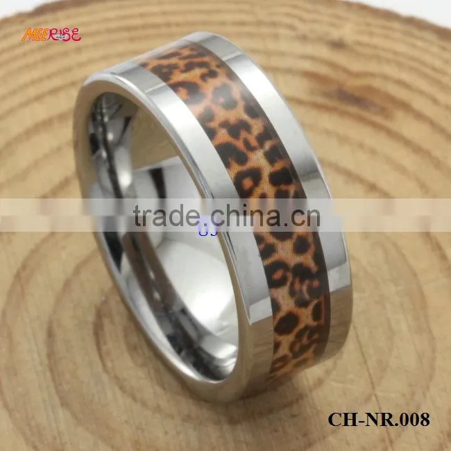 fashion jewelry titanium ring inside koa wood and sea shell
