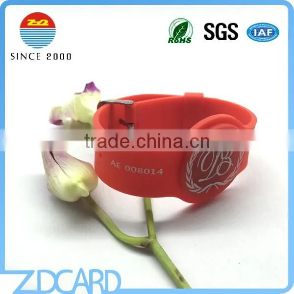 Silk-screen printing Round shaped Fudan F08 silicone rfid wristband
