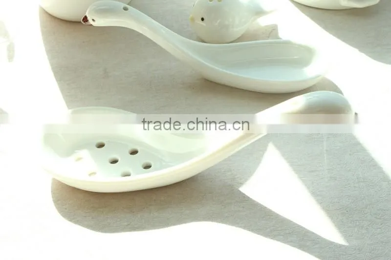 2016 new Health ceramic hot pot colander swan kitchen ceramic spoon