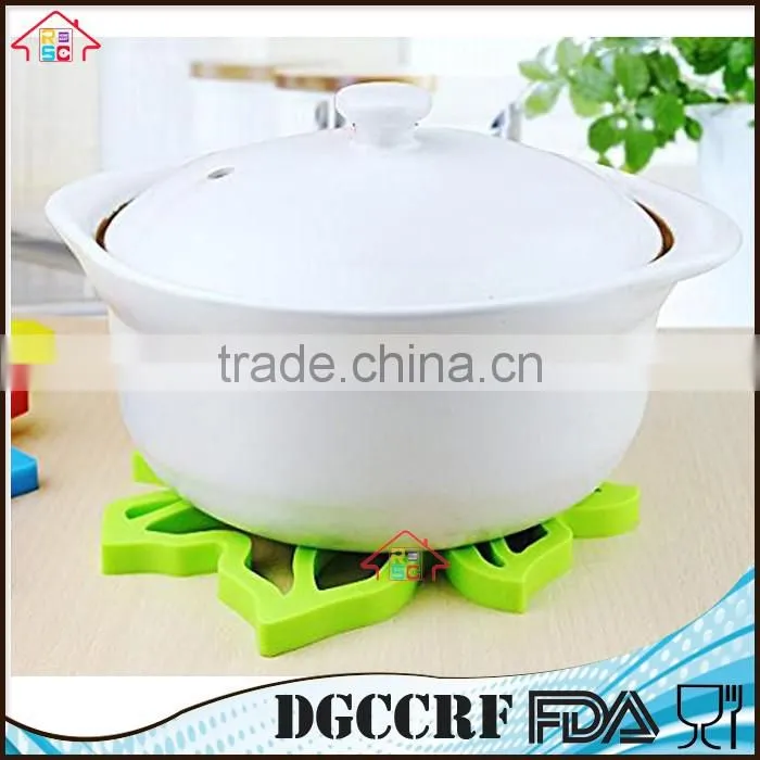 Promotional free gift Maple Leaf Design Silicone Placemat Pot Holder