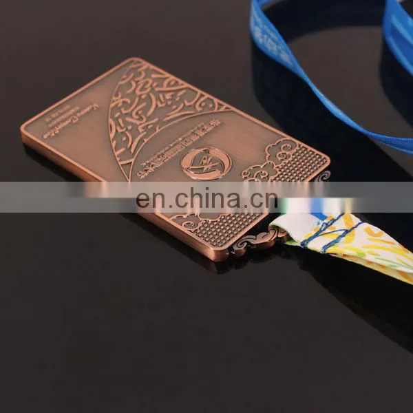 Custom gold medal for anniversary use