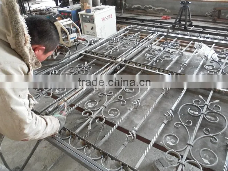 Ornamental Carbon Steel Fence Railing Wrought Iron Scroll