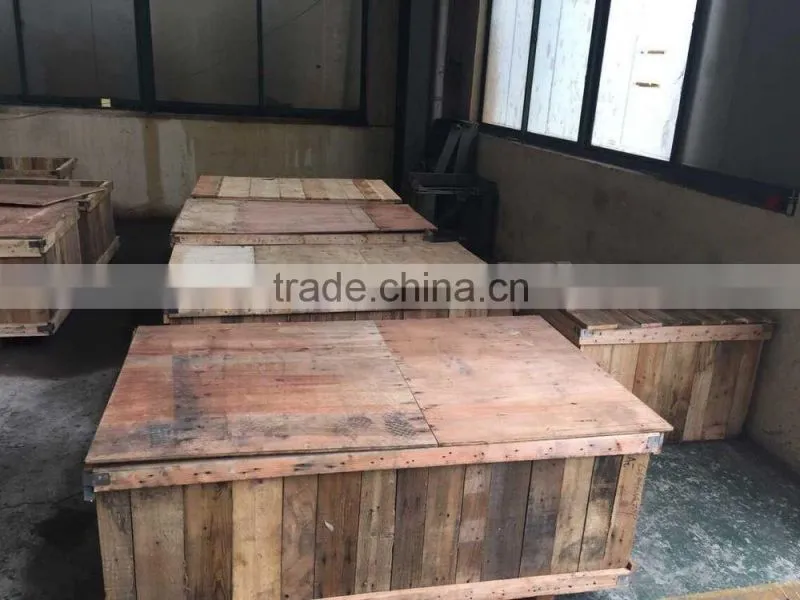 Extrusion mould for the plastic production line and extruder machine