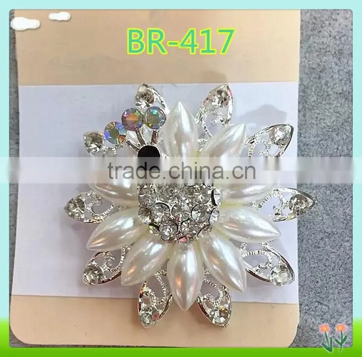 Cheap pearl bulk brooches for clothing decoration