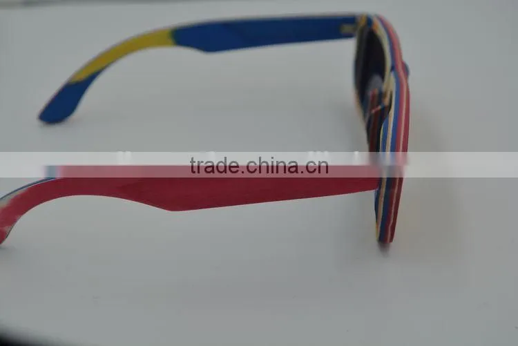 2015 New Fashion Recycled Skateboard Wood Sunglasses Frame Outisdie Black Inside Red Sunglasses Mens Polarized Sunglasses