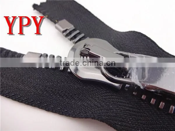 Metal zipper manufacturer