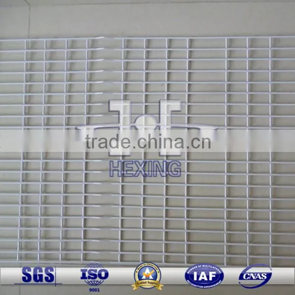 Hot Dipped Galvanized Welded Wire Mesh - Cage Bottom