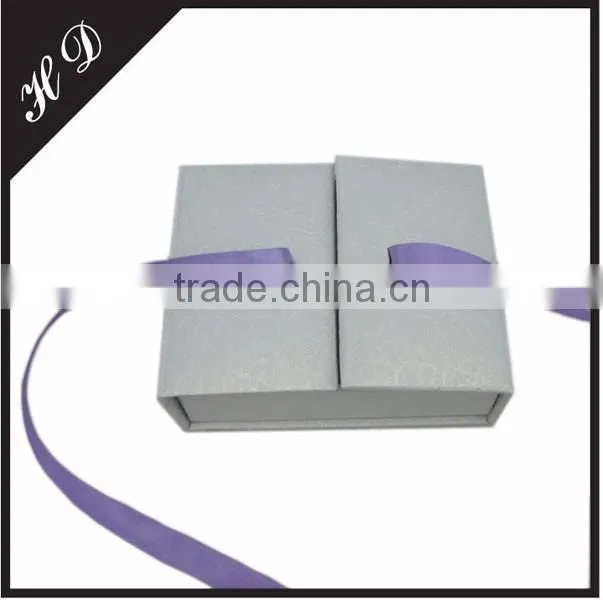 Small Gift Box Packaging With Ribbon