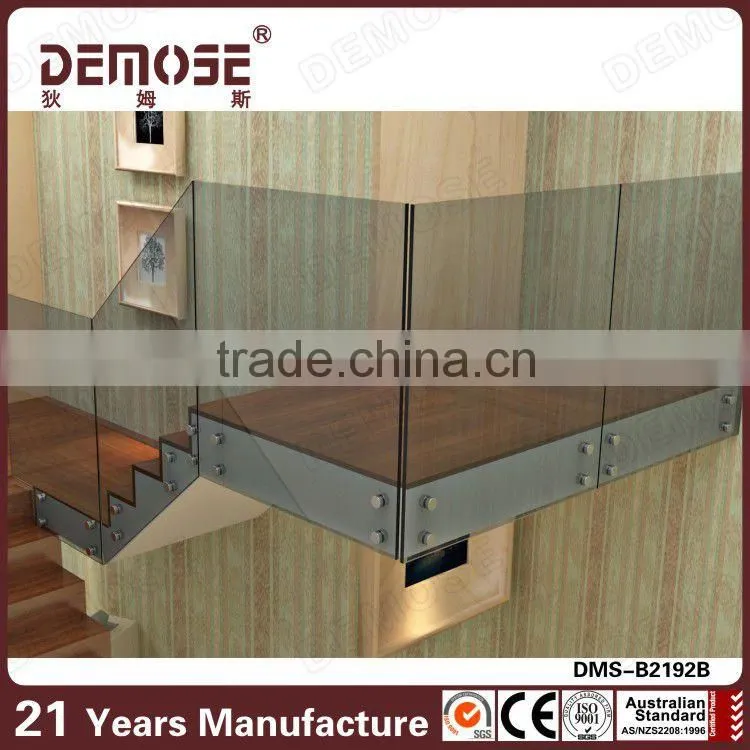 Overhanging Glass Balcony Railing
