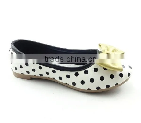 2016 Spring and Autumn Ladies driving dress shoes Flat heel shoes with flowers
