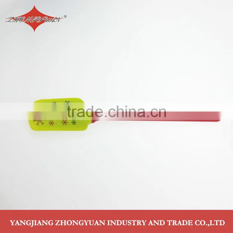 Flexible middle size snowflake printing silicone scraper with plastic handle, best selling