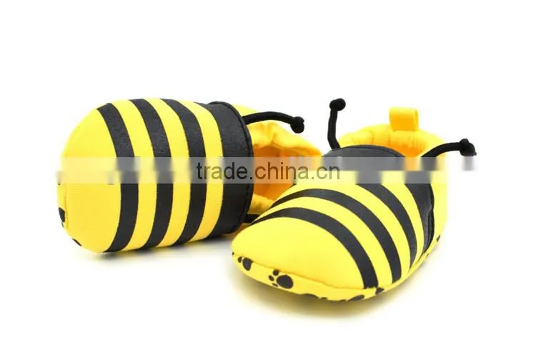 Lovely bee cotton baby booties