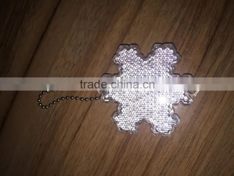 Reflective hanger safety keychain