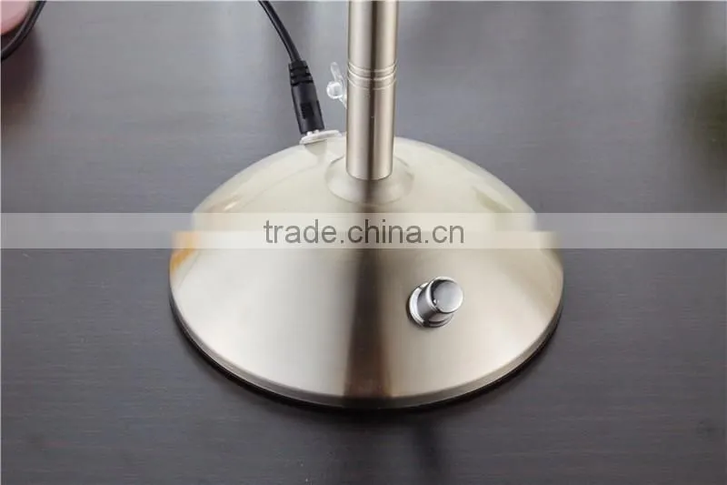 Double-sided battery-operated makeup mirror with 3X magnification, LED mirror