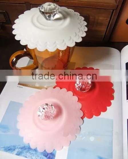 2014 New creative Cartoon thermal porcelain cup with silicone lid