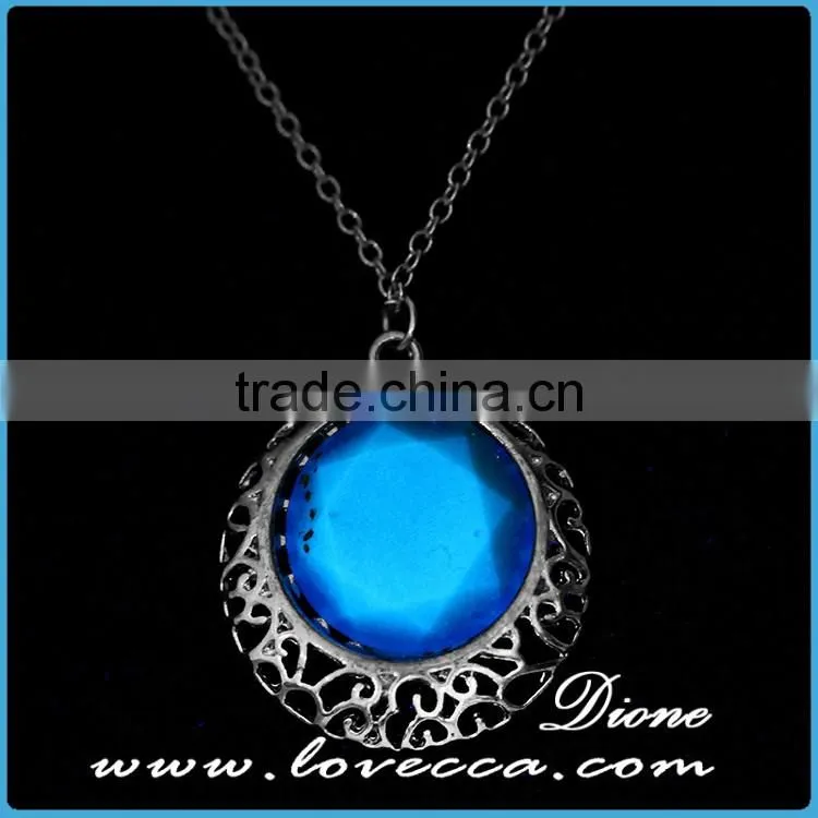 USA Hollow Heart Pendant Luminous Green Glow In The Dark Locket Necklace pendant