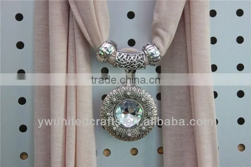 Fashion Wholesale Triangle Satin Gilding Pendant Scarves
