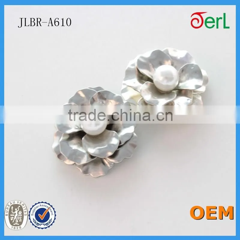 2016 OEM/ODM fashion rhinestone pearl Scarf clips for silk gift garment apparel accessories