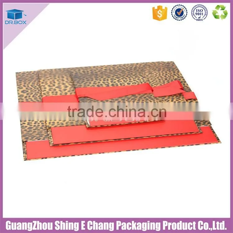 2016 lovely design and high quality customized clothing packaging gift box