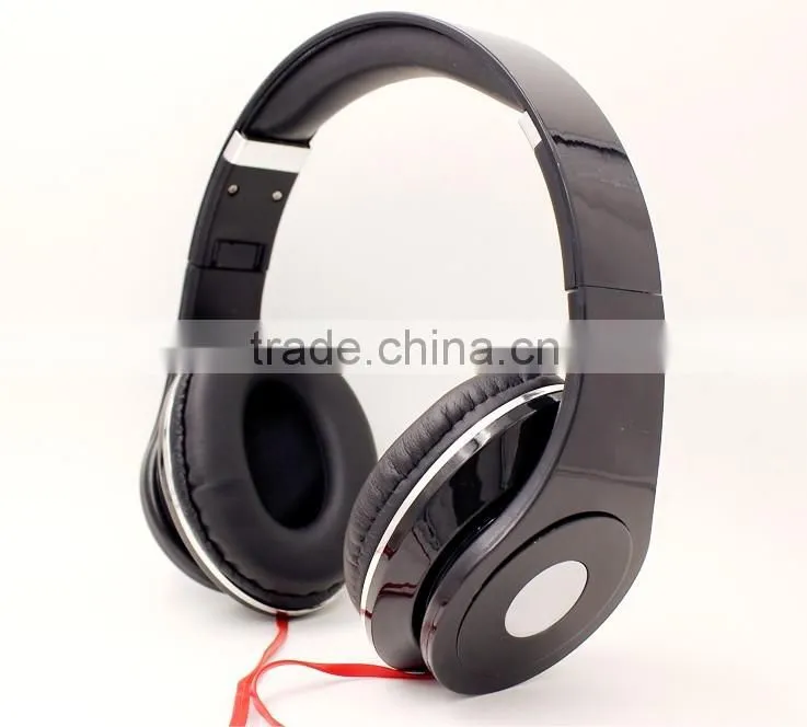 wholesale lightweight hot sale colorful wire earphone